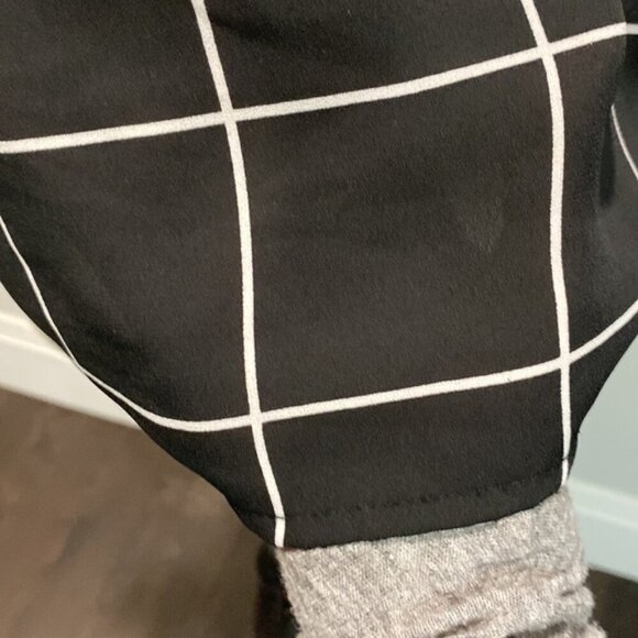 Black White Plaid Button Down Ruffle Sleeve Blouse SZ Medium - Picture 10 of 14